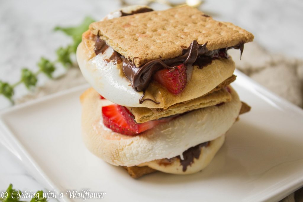 Strawberry Nutella S'mores | Cooking with a Wallflower
