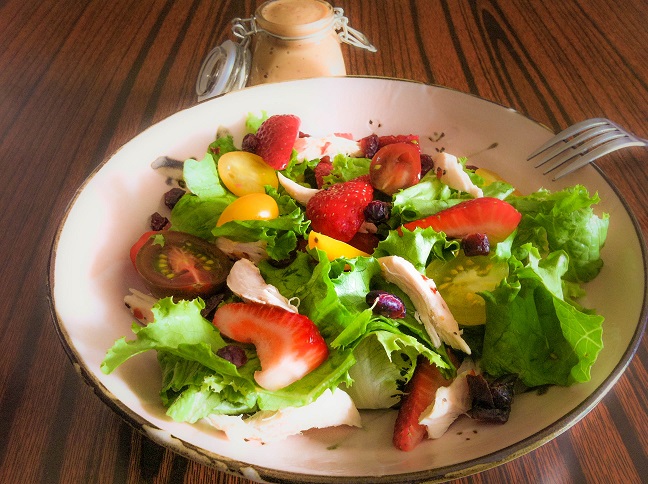 roasted chicken and strawberry salad