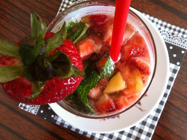 Peach Strawberry Mint Infused Club Soda | Cooking with a Wallflower