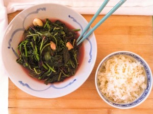 Garlic Red Amaranth Stir Fry - Cooking with a Wallflower
