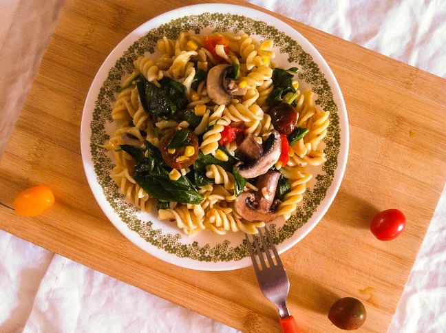 Fresh Tomato Spinach Garlic Pasta