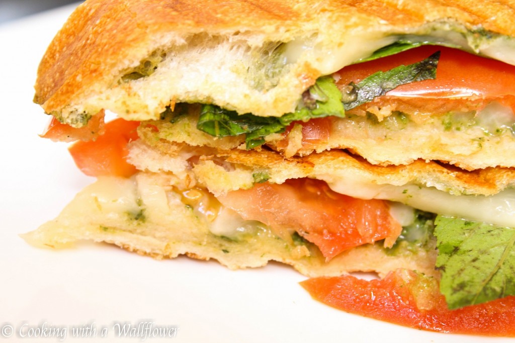 Tomato Basil Grilled Cheese Sandwich | Cooking with a Wallflower