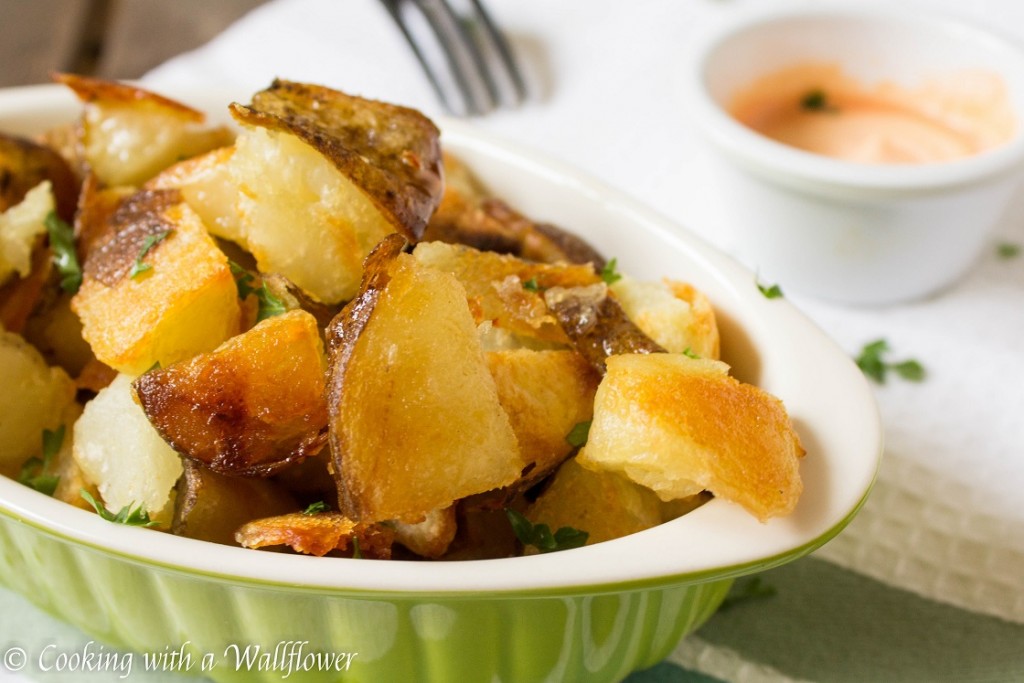 Crispy Roasted Potatoes with Sriracha Mayo | Cooking with a Wallflower