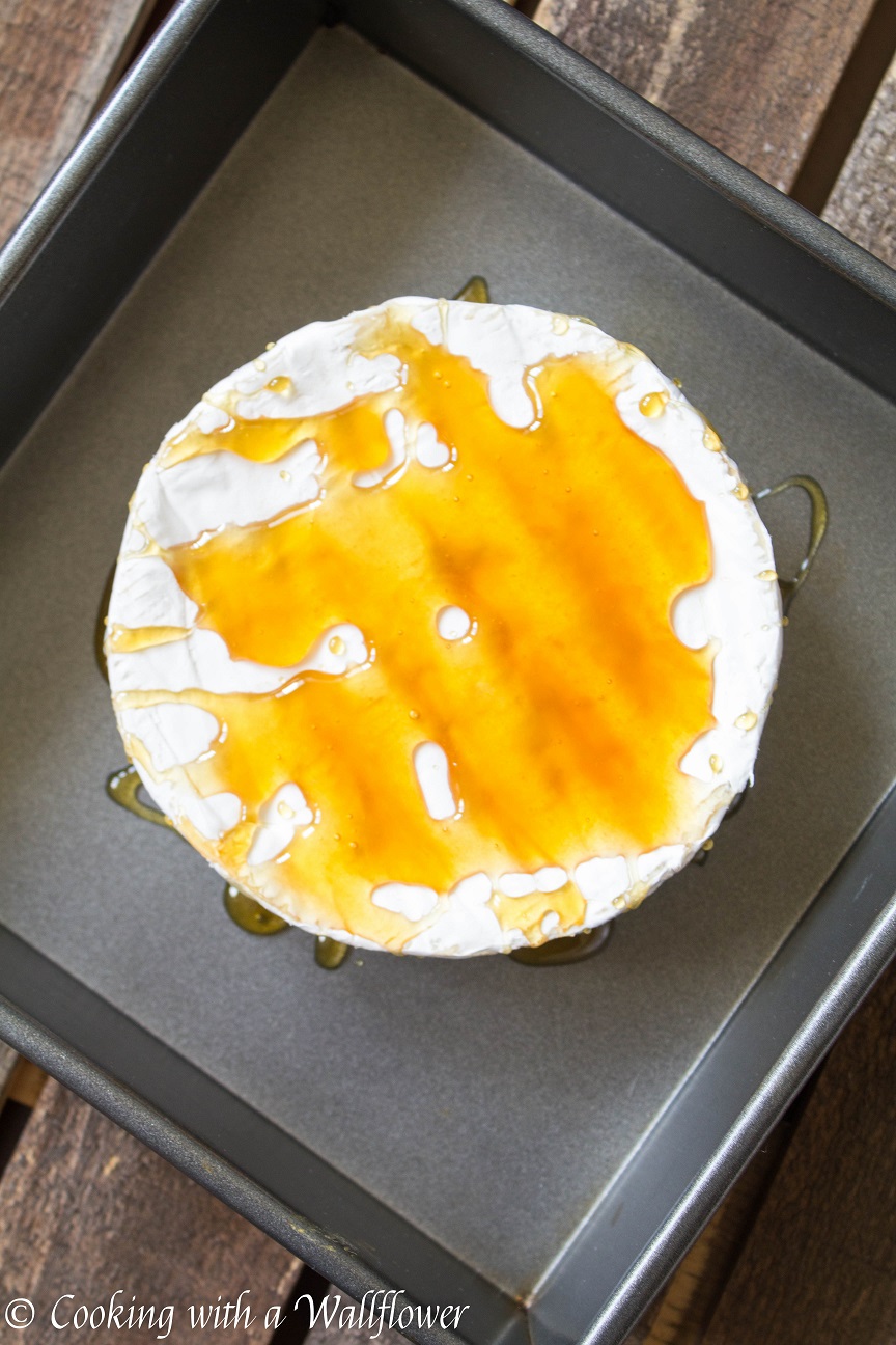 Baked Brie with Honey and Blueberries