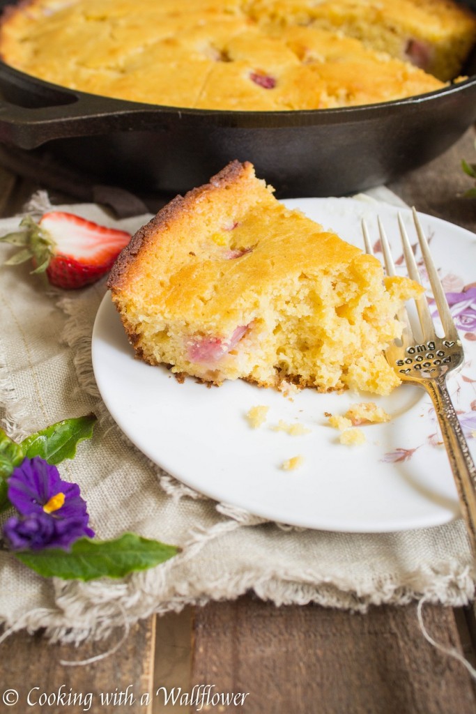 Honey Strawberry Skillet Cornbread | Cooking with a Wallflower
