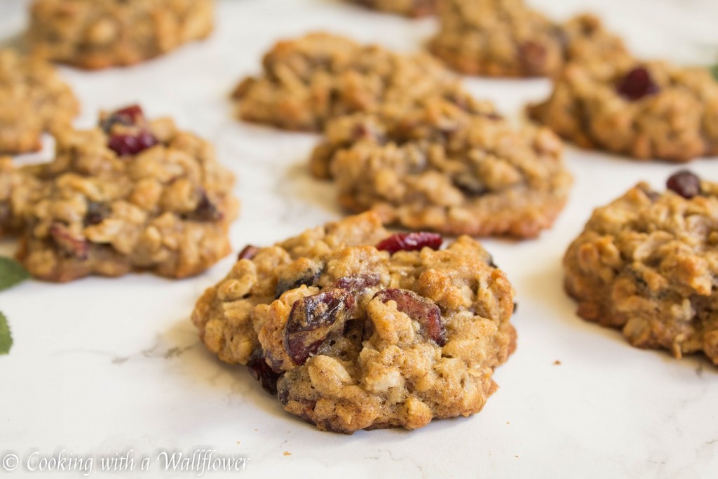 Chewy Cranberry Oatmeal Cookies | Cooking with a Wallflower