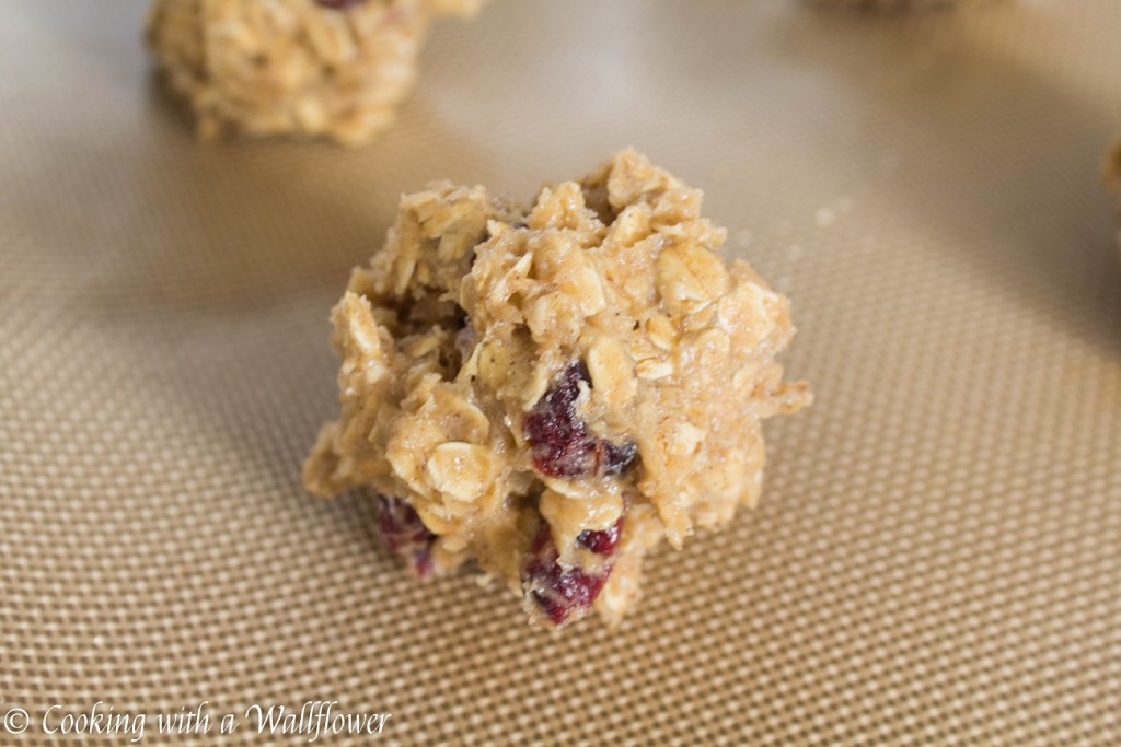 Chewy Cranberry Oatmeal Cookies | Cooking with a Wallflower