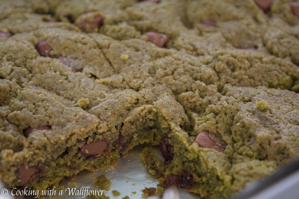 Green Tea Chocolate Chip Cookie Bars | Cooking with a Wallflower