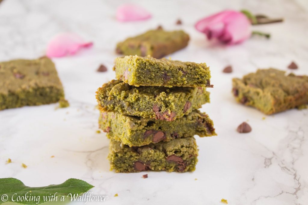 Green Tea Chocolate Chip Cookie Bars | Cooking with a Wallflower