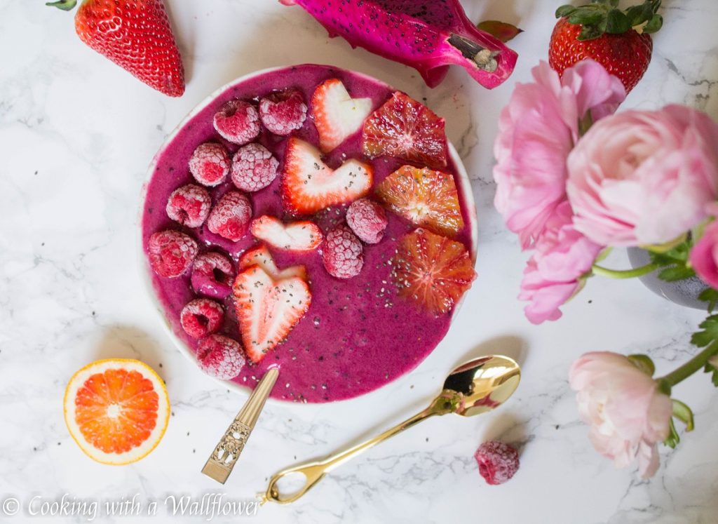 Acai Pitaya Smoothie Bowl | Cooking with a Wallflower