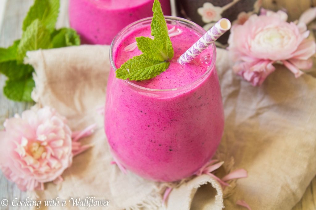 Pitaya Smoothie | Cooking with a Wallflower