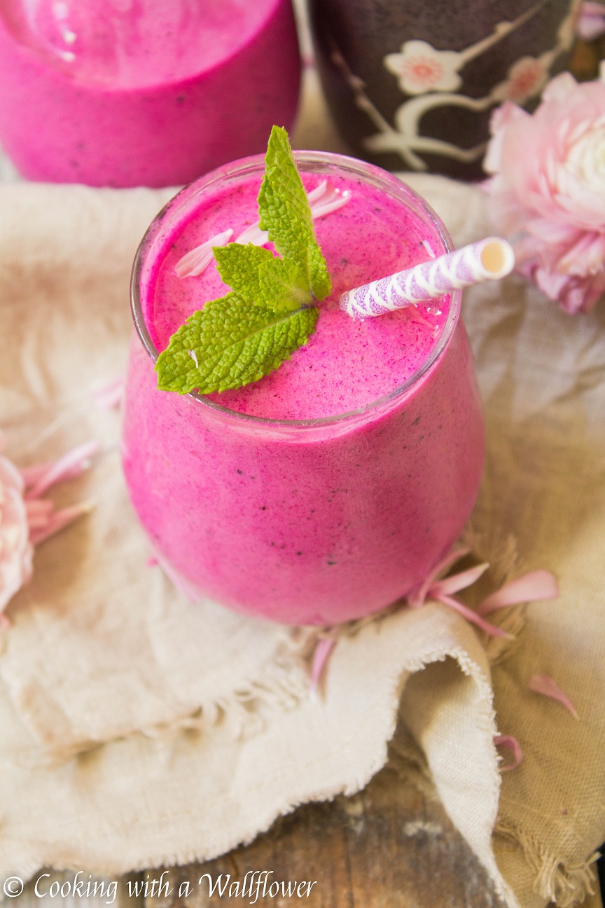 Pitaya Smoothie - Cooking with a Wallflower