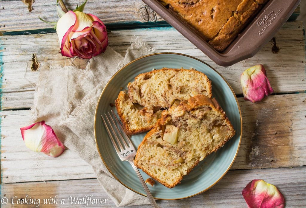 Apple Cinnamon Bread | Cooking with a Wallflower