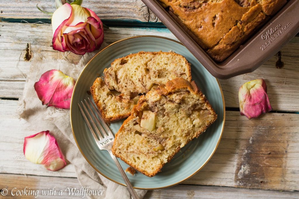 Apple Cinnamon Bread | Cooking with a Wallflower