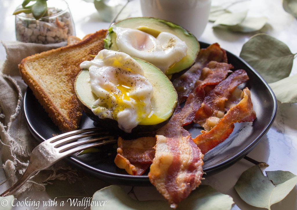 Poached eggs in avocado with bacon and buttered toast