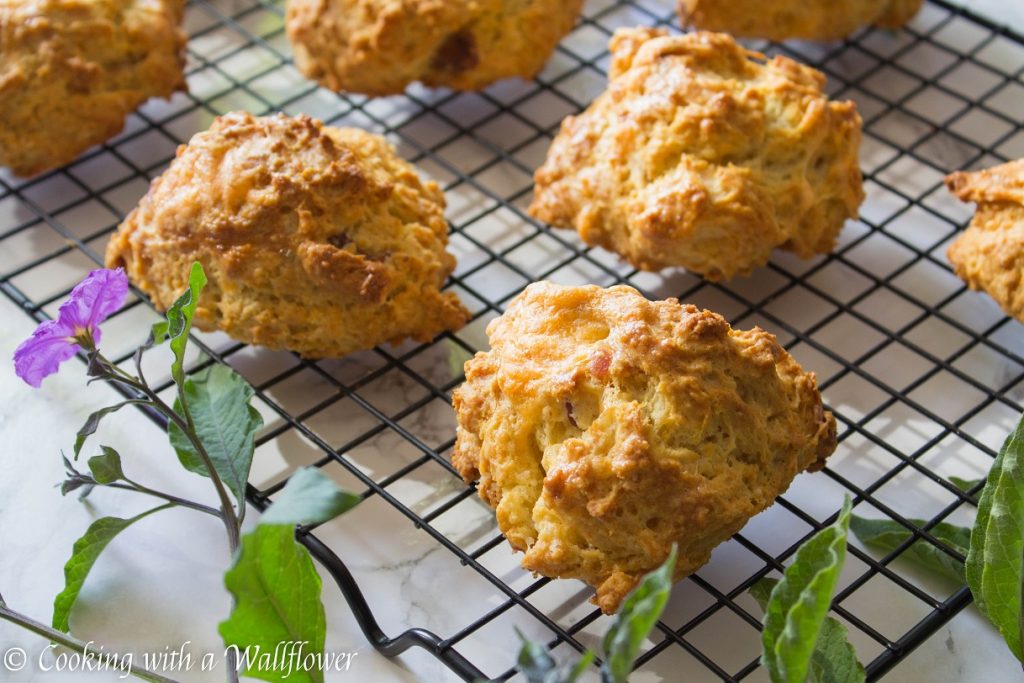 Bacon Cheddar Biscuits | Cooking with a Wallflower