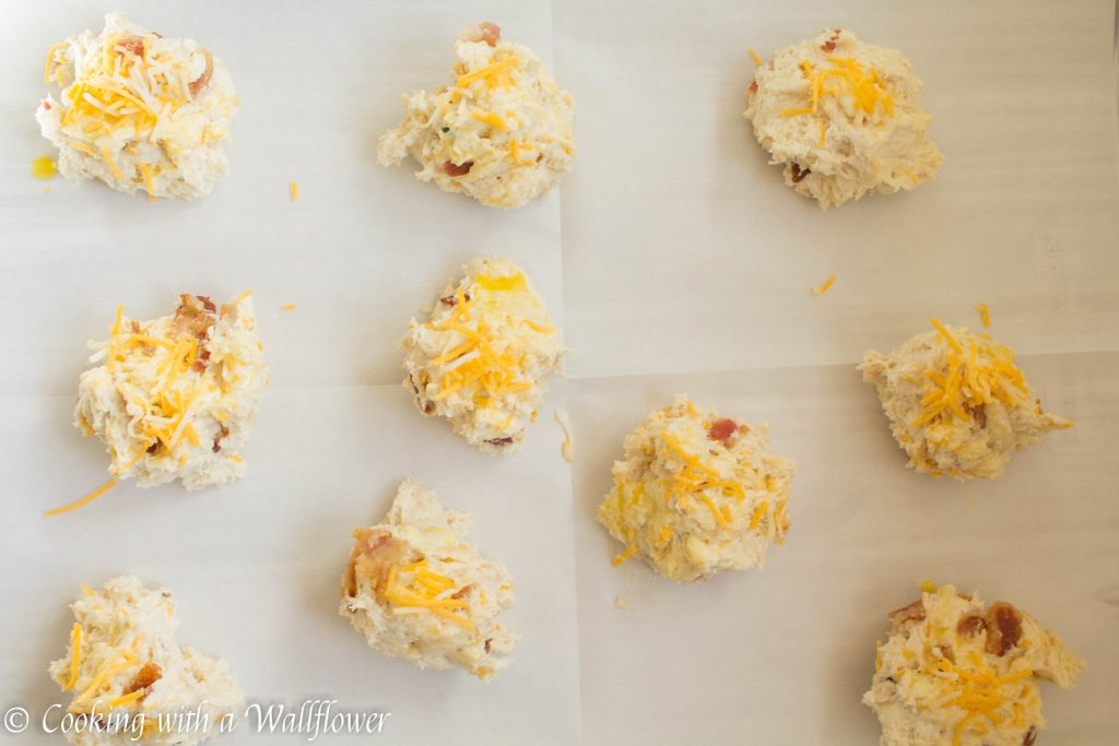 Bacon Cheddar Biscuits | Cooking with a Wallflower