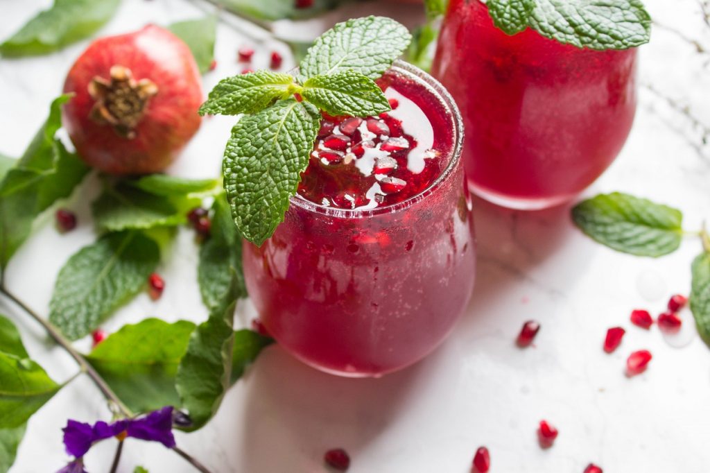 Sparkling Pomegranate Raspberry Lemonade Vodka Soda | Cooking with a Wallflower