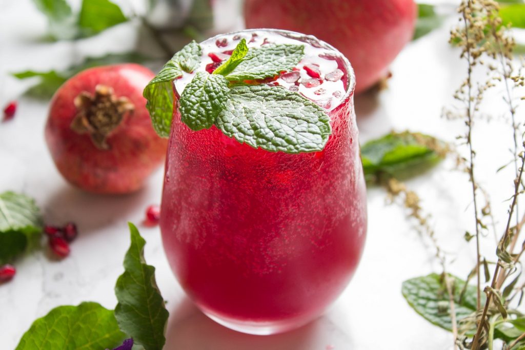 Sparkling Pomegranate Raspberry Lemonade Vodka Soda | Cooking with a Wallflower