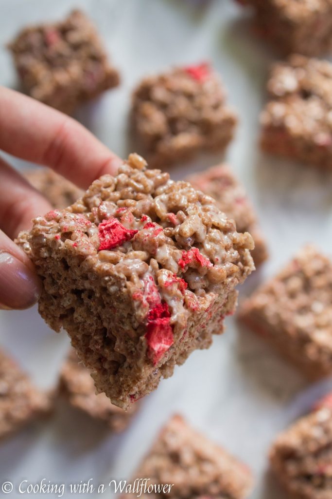 Strawberry Chocolate Rice Crispy Treats | Cooking with a Wallflower