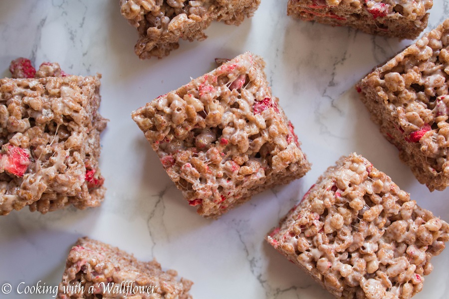 Strawberry Chocolate Rice Crispy Treats | Cooking with a Wallflower