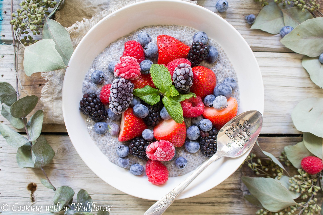 mimar Mirilla Énfasis Mixed Berries Chia Pudding Bowl - Cooking with a Wallflower