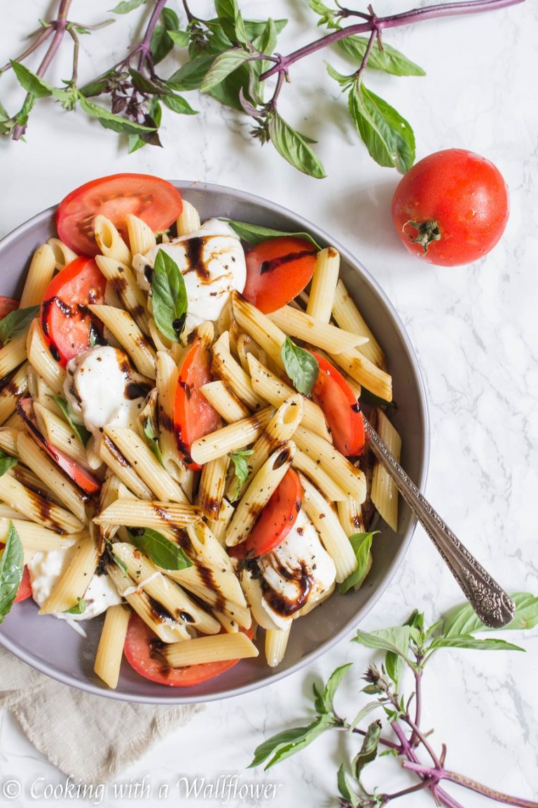Caprese Pasta Salad - Cooking with a Wallflower
