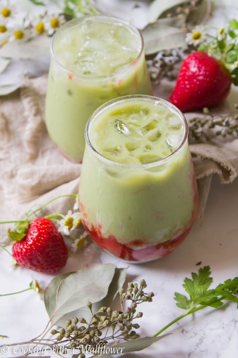 Iced Strawberry Matcha Latte - Cooking with a Wallflower