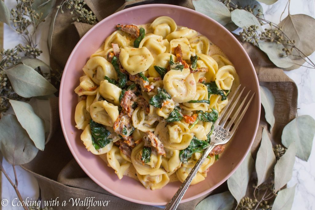 Creamy Sun Dried Tomato Spinach Tortellini | Cooking with a Wallflower