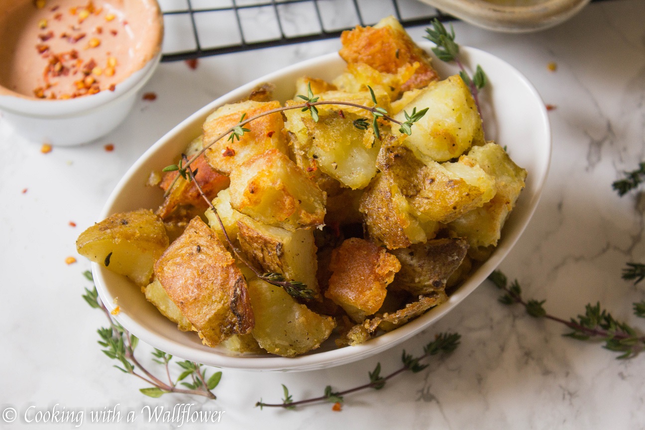 Crispy Roasted Garlic Thyme Potatoes