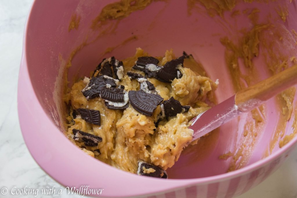 Giant Cookies and Cream Cookies | Cooking with a Wallflower