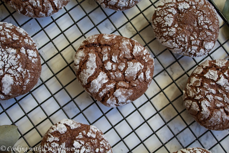 Chocolate Crinkle Cookies | Cooking with a Wallflower