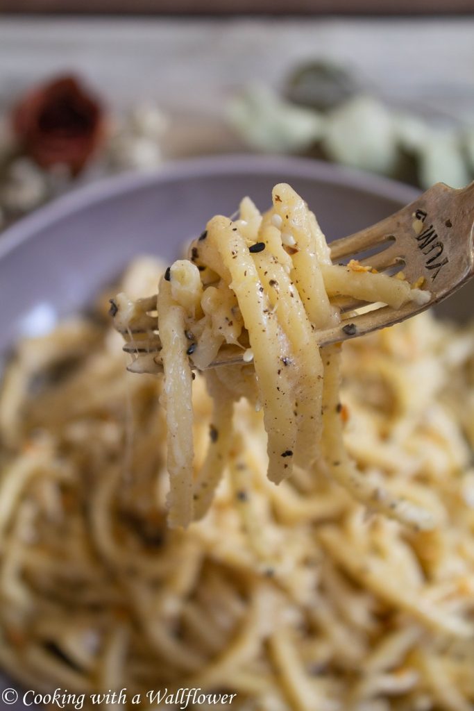 Cacio e Pepe Everything Spiced Pasta | Cooking with a Wallflower