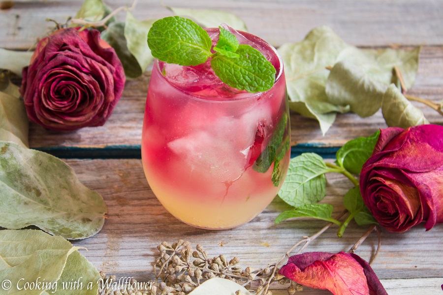 Sparkling Hibiscus Gin Lemonade | Cooking with a Wallflower
