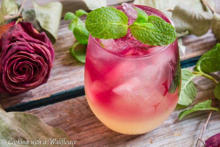 Sparkling Hibiscus Gin Lemonade - Cooking with a Wallflower