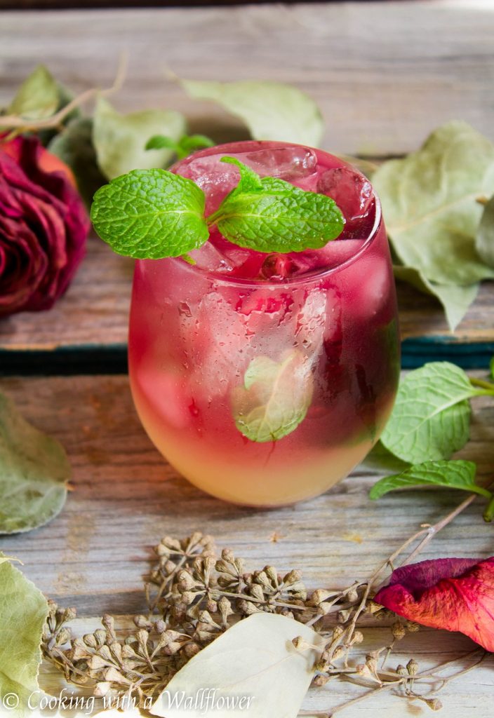 Sparkling Hibiscus Gin Lemonade | Cooking with a Wallflower