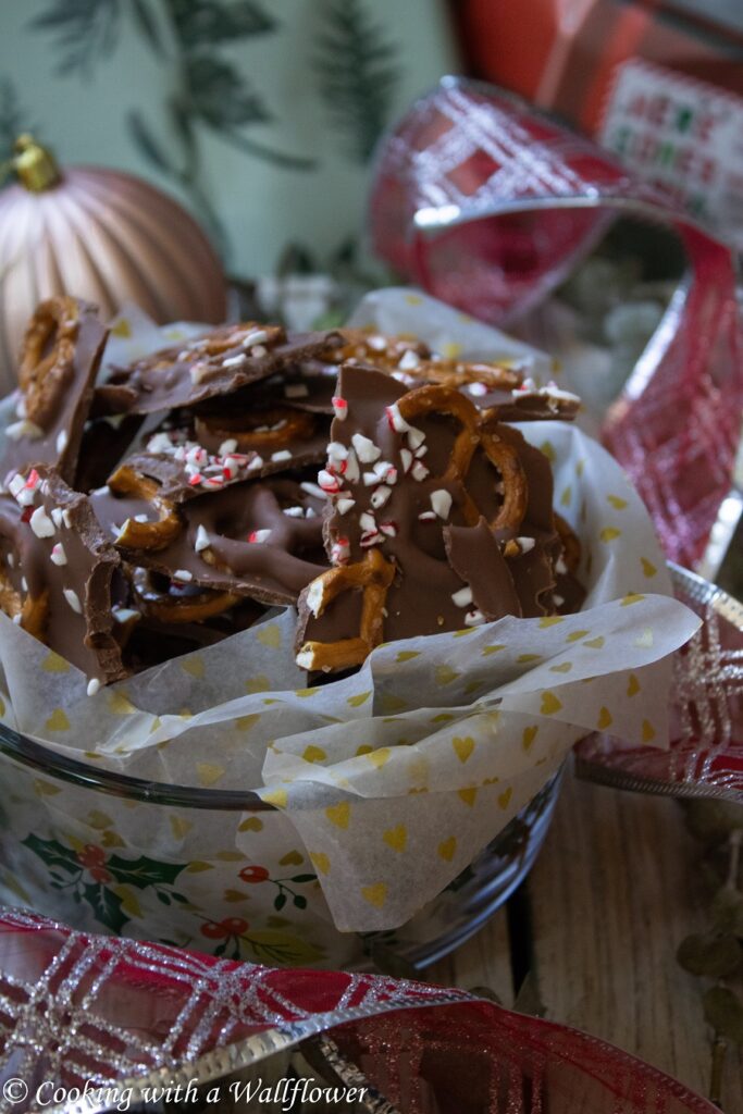 Peppermint Pretzel Chocolate Bark | Cooking with a Wallflower